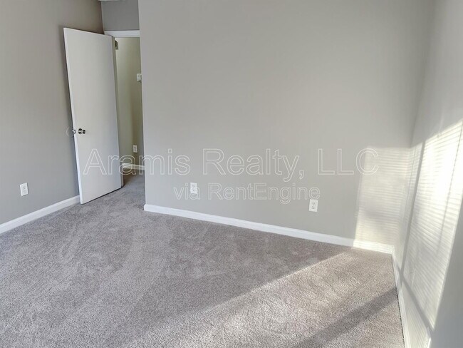 Building Photo - 9032 Gardener Dr