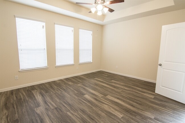 Building Photo - 3783 Lake Bend Shore Dr