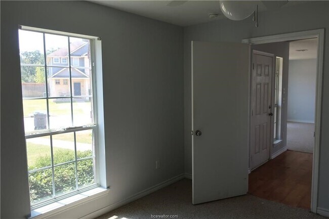 Building Photo - 4131 McFarland Dr