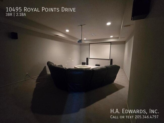 Building Photo - 10495 Royal Points Dr
