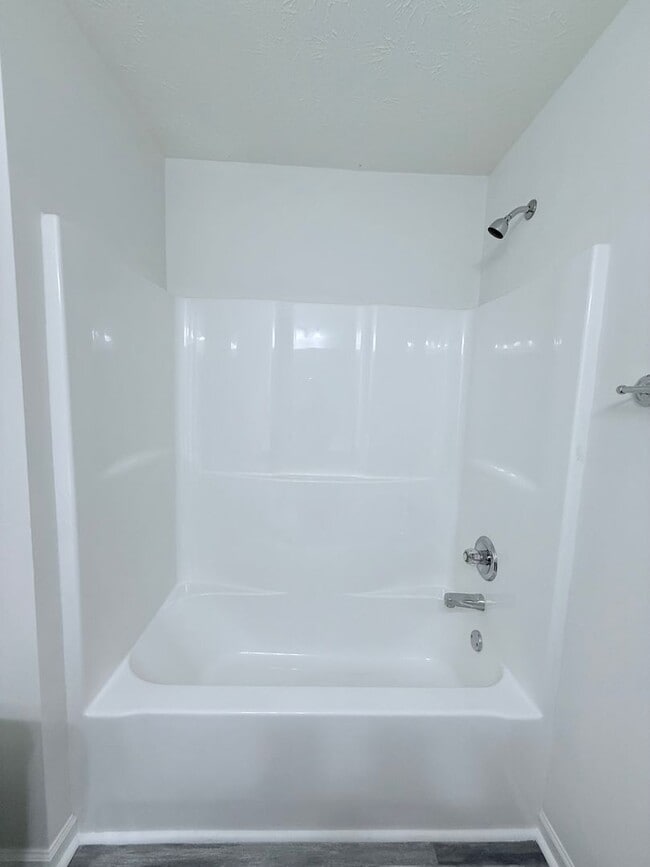 Building Photo - Spacious 3/2.5 Townhome in Lawrenceville