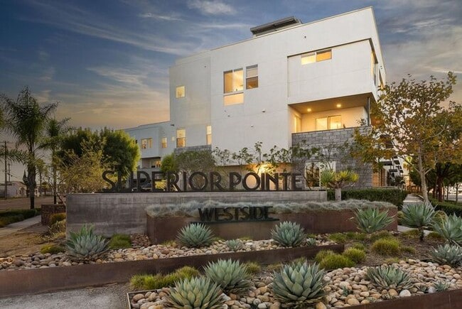 Building Photo - Superior Point