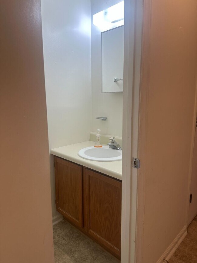 Building Photo - Renovated Home Near Virginia Tech