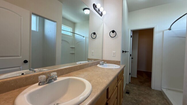 Building Photo - Great Home in Windsor