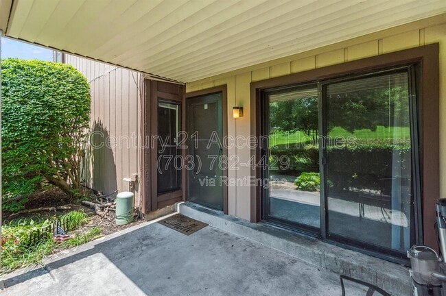 Building Photo - 5805 Royal Ridge Dr