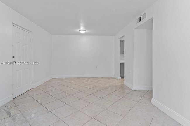 Building Photo - 1201 Lake Victoria Dr