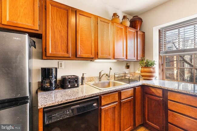 Building Photo - 516 S 3rd St