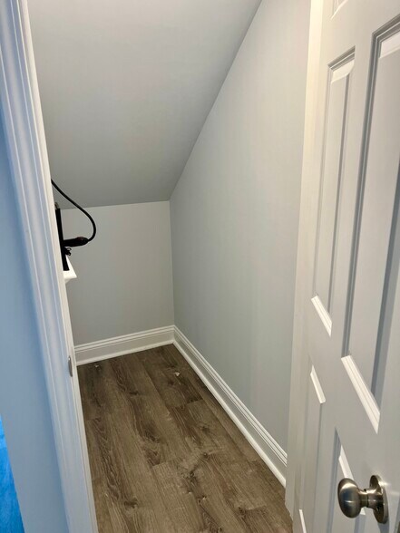 Building Photo - 609 37th Ave N