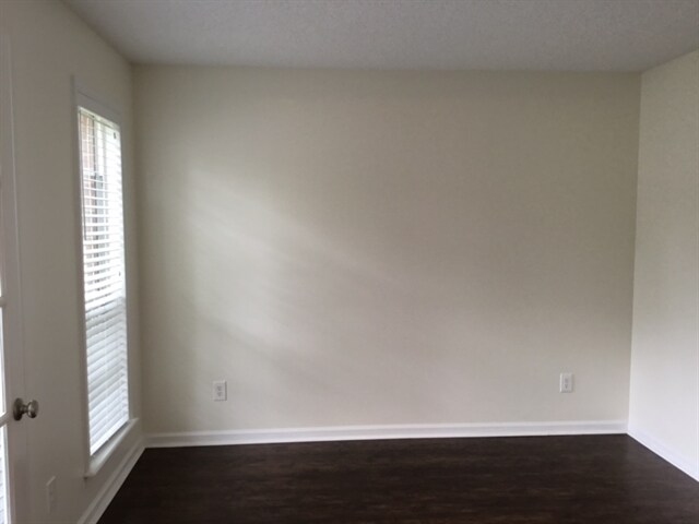 Building Photo - 104 Saddleback Cir