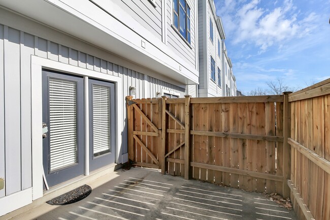 Building Photo - 608 Garden District Dr