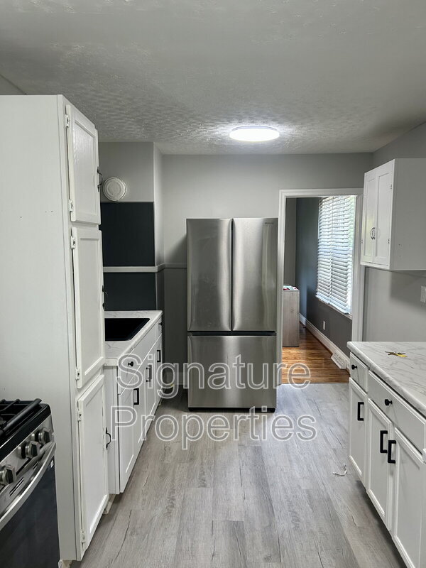 Building Photo - 703 4th St