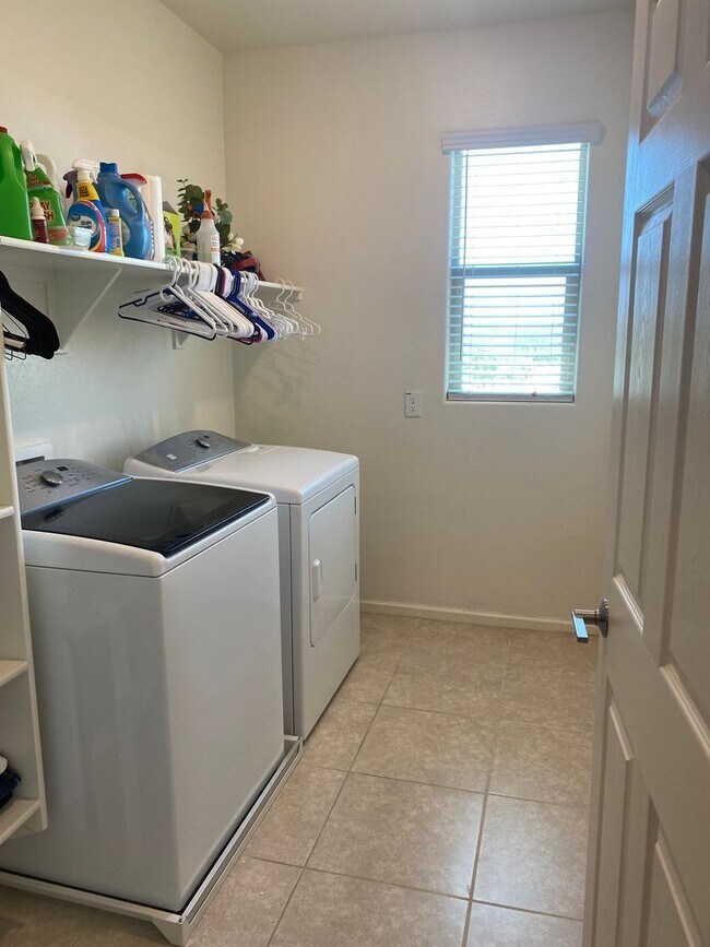 Building Photo - 4209 W Granite Basin Dr