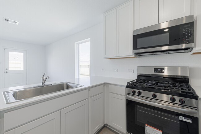 Building Photo - 26718 Willow Ln