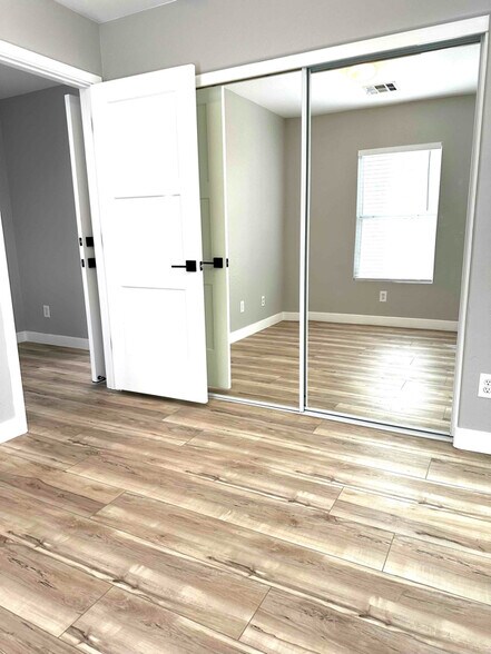 Building Photo - 34948 N 30th Ave