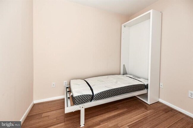 Building Photo - 350 G St SW