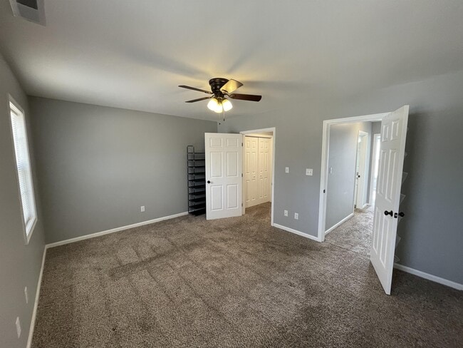 Building Photo - 1331 Middleneck Dr