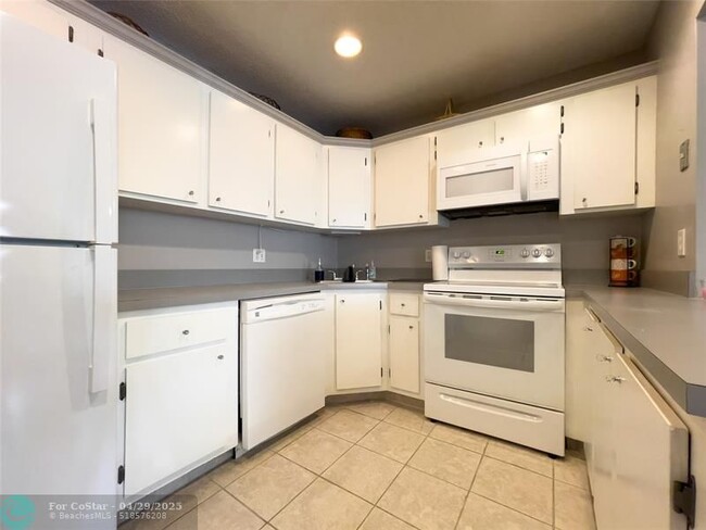 Building Photo - 317 Knotty Pine Cir