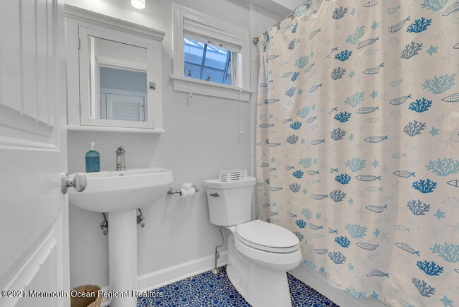 Building Photo - 1302 Ocean Ave N