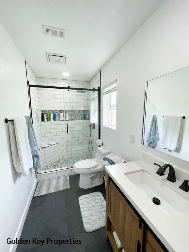 Building Photo - Remodeled townhome located in the Cape at ...