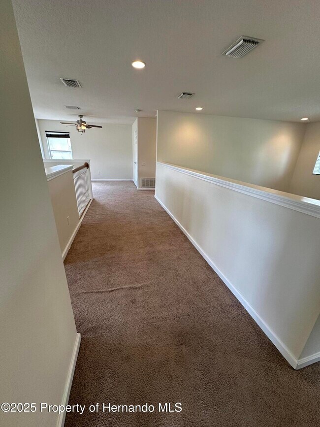 Building Photo - 14227 Wake Robin Dr