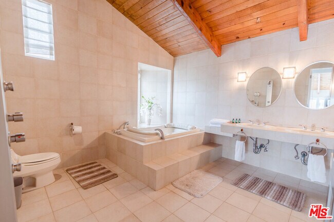 Building Photo - 27112 Malibu Cove Colony Dr