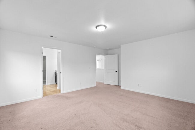 Building Photo - 3324 Aurora St NE