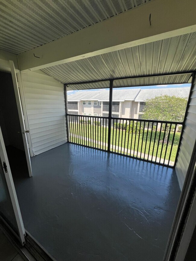Building Photo - 865 Sky Lake Cir