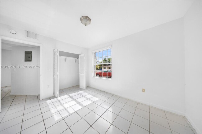 Building Photo - 3453 SW 23rd Terrace