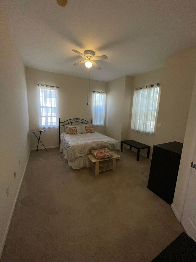 Building Photo - Furnished End Unit 2 Bedroom 2 Bath 2nd fl...