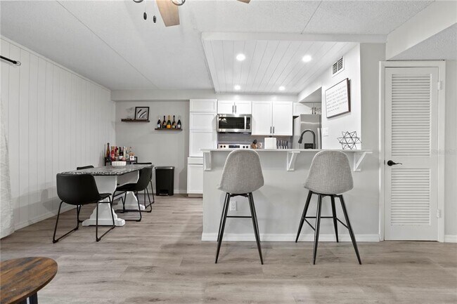 Building Photo - 1154 Paseo Del Sol