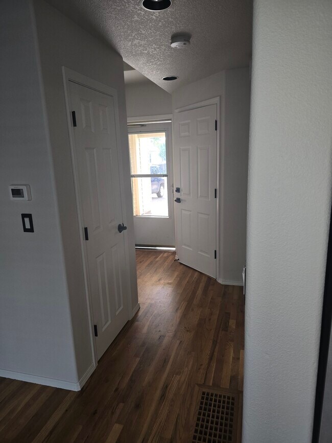 Building Photo - 222 W Hereford St