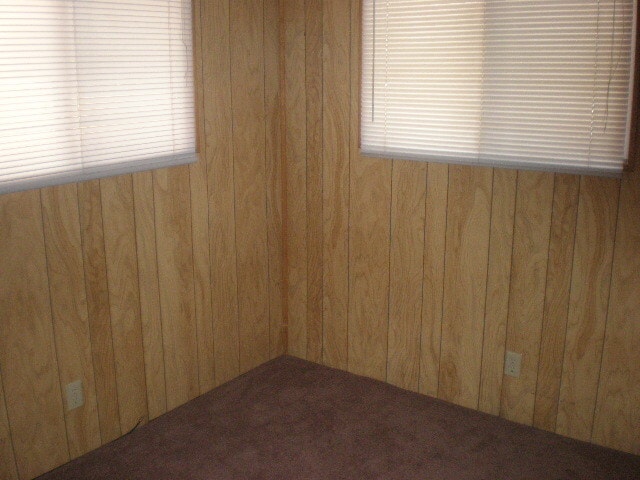 Building Photo - 2 Bedroom like new!