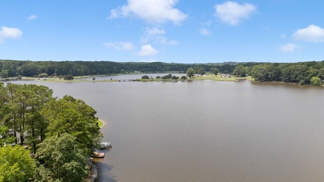 Building Photo - 3 Bedroom Contemporary Carolina Trace Home...