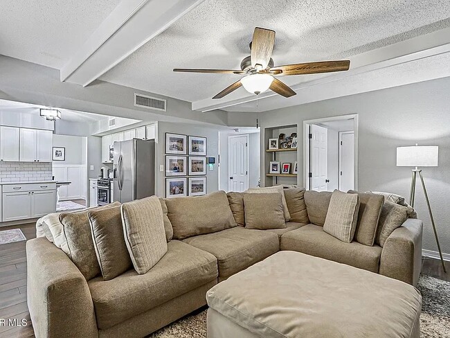 Building Photo - 6776 Copper Ridge Dr