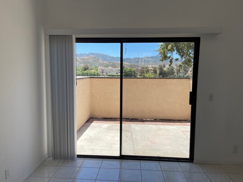 Family room and patio - 27607 Nugget Dr