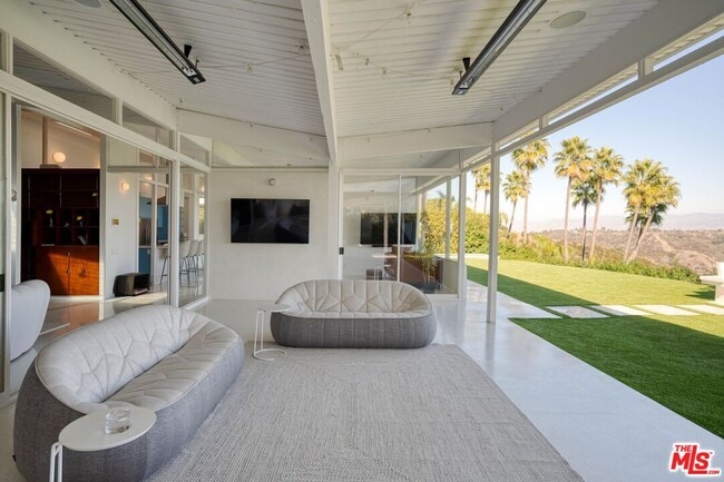 Building Photo - 2262 Stradella Rd