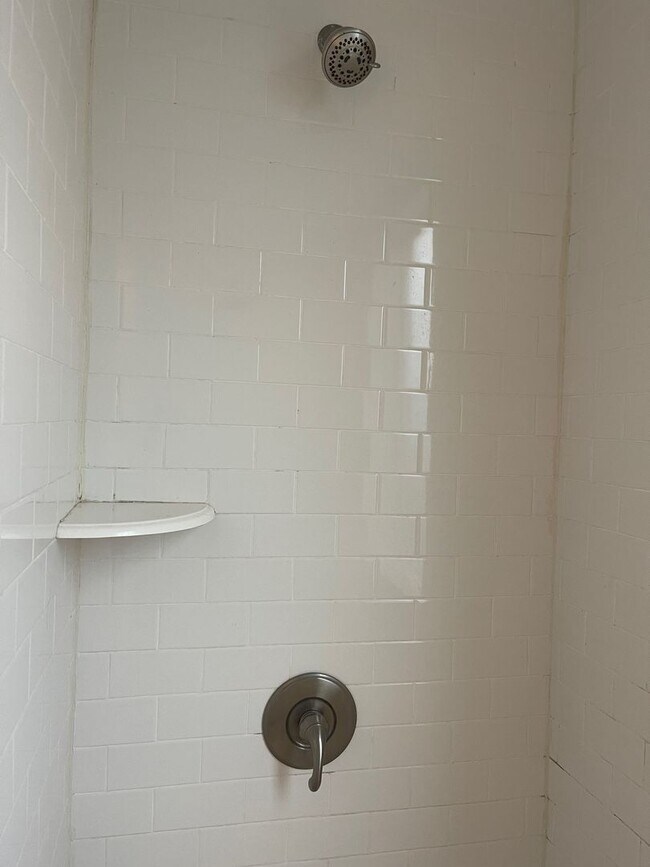 Building Photo - Sylvan Park bungalow, 4508 Park Ave.  2br,...