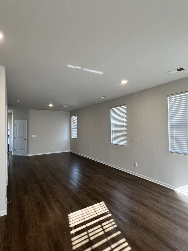 Building Photo - 199 Kitti Wake Dr