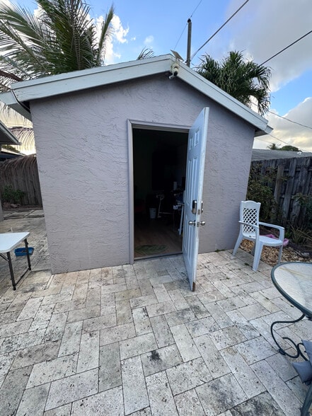 Building Photo - 3255 SW 2nd St