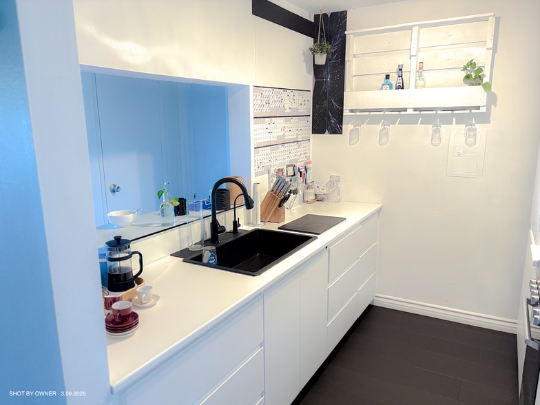 Building Photo - 5460 White Oak Ave