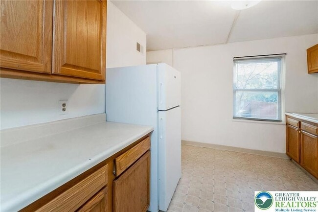 Building Photo - 240 Palmer St