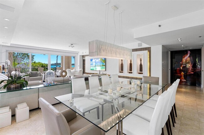 Building Photo - 2021 Fisher Island Dr