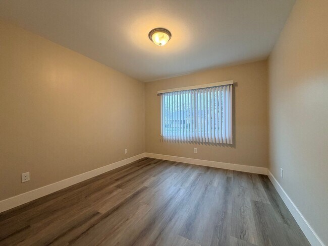 Building Photo - Charming 3-bedroom, 2-bathroom home located in the city of San Bernardino, CA.