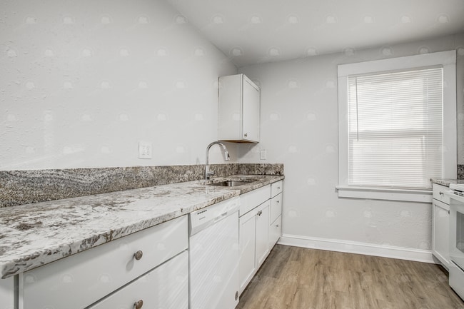 Building Photo - Cozy and Charming Two-Bedroom House with M...