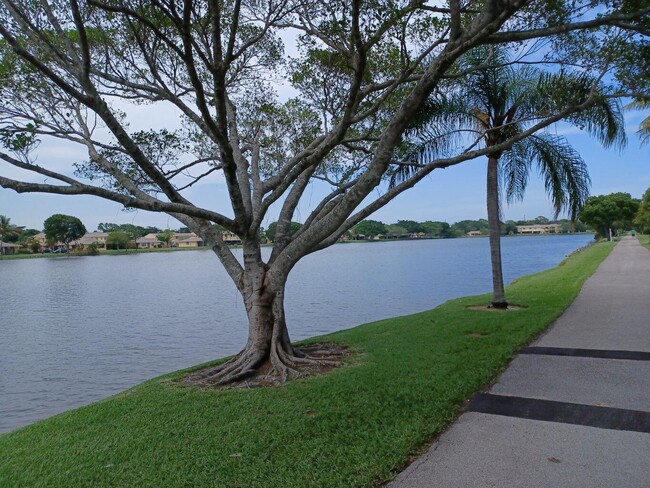 Building Photo - 5319 Tennis Ln