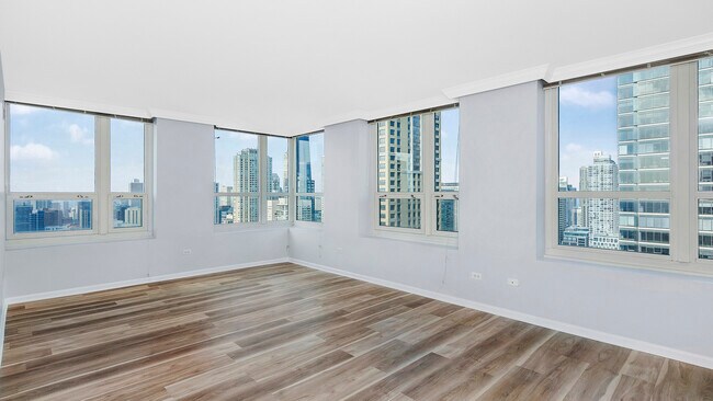 Building Photo - 345 N La Salle Dr