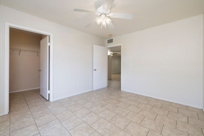 Building Photo - Gated First Floow Summerlin Condo - 2 Bedr...