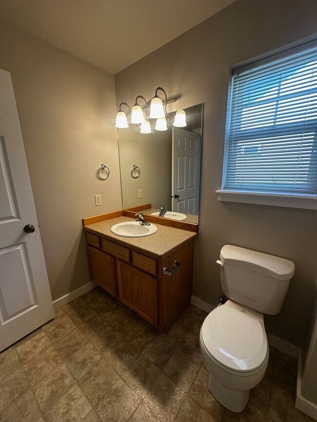 Building Photo - Beautiful 3 Bedroom Home- Centrally Locate...