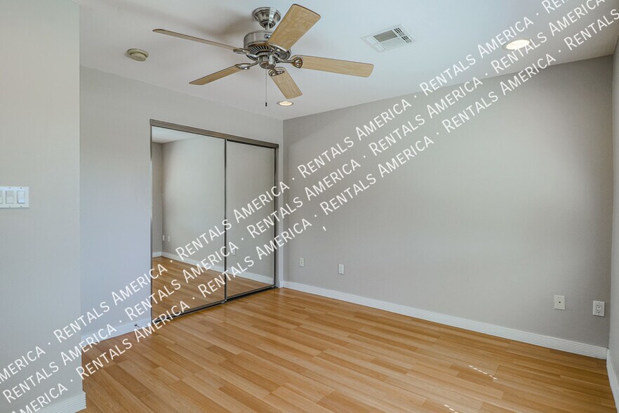 Building Photo - 1850 E Maryland Ave