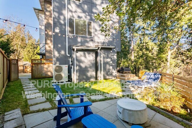 Building Photo - 7229 Turquoise Dr SW